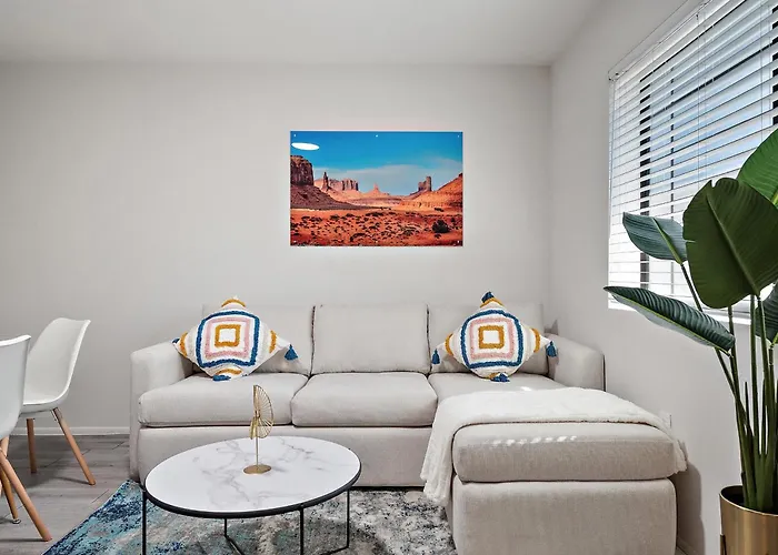 Chic And Cozy 1b1b Oasis In Old Town *