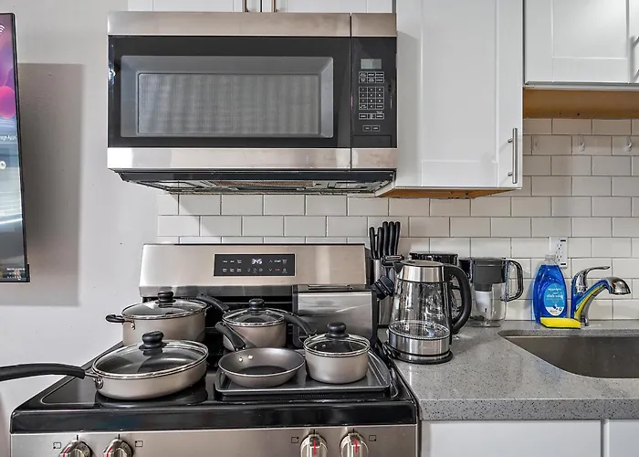 Apartment Chic And Cozy 1b1b Oasis In Old Town
