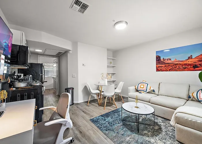 Chic And Cozy 1b1b Oasis In Old Town *